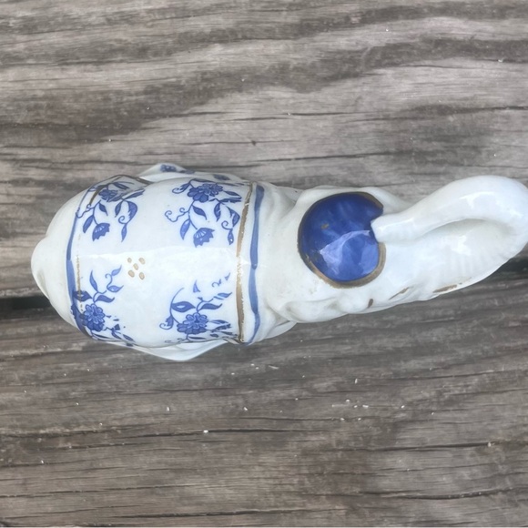 VINTAGE GOOD LUCK ELEPHANT DANCING ‘TRUNK UP’ FIGURE STATUE WHITE & BLUE - Picture 5 of 7